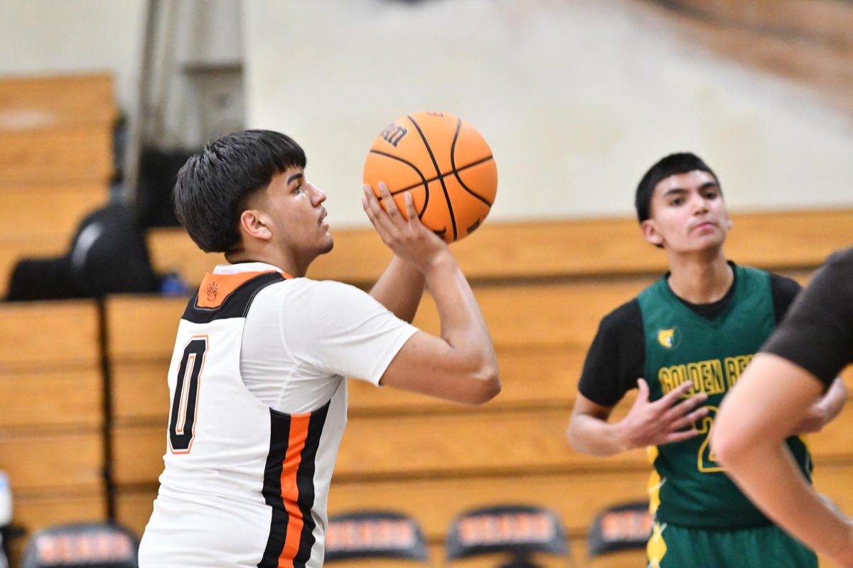 Edgar Soria aims for the hoop