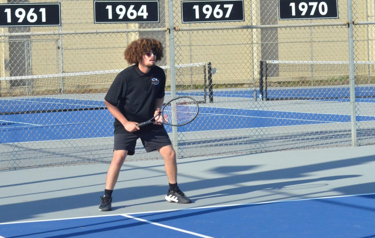 Davian Castillo preparing to return the ball 