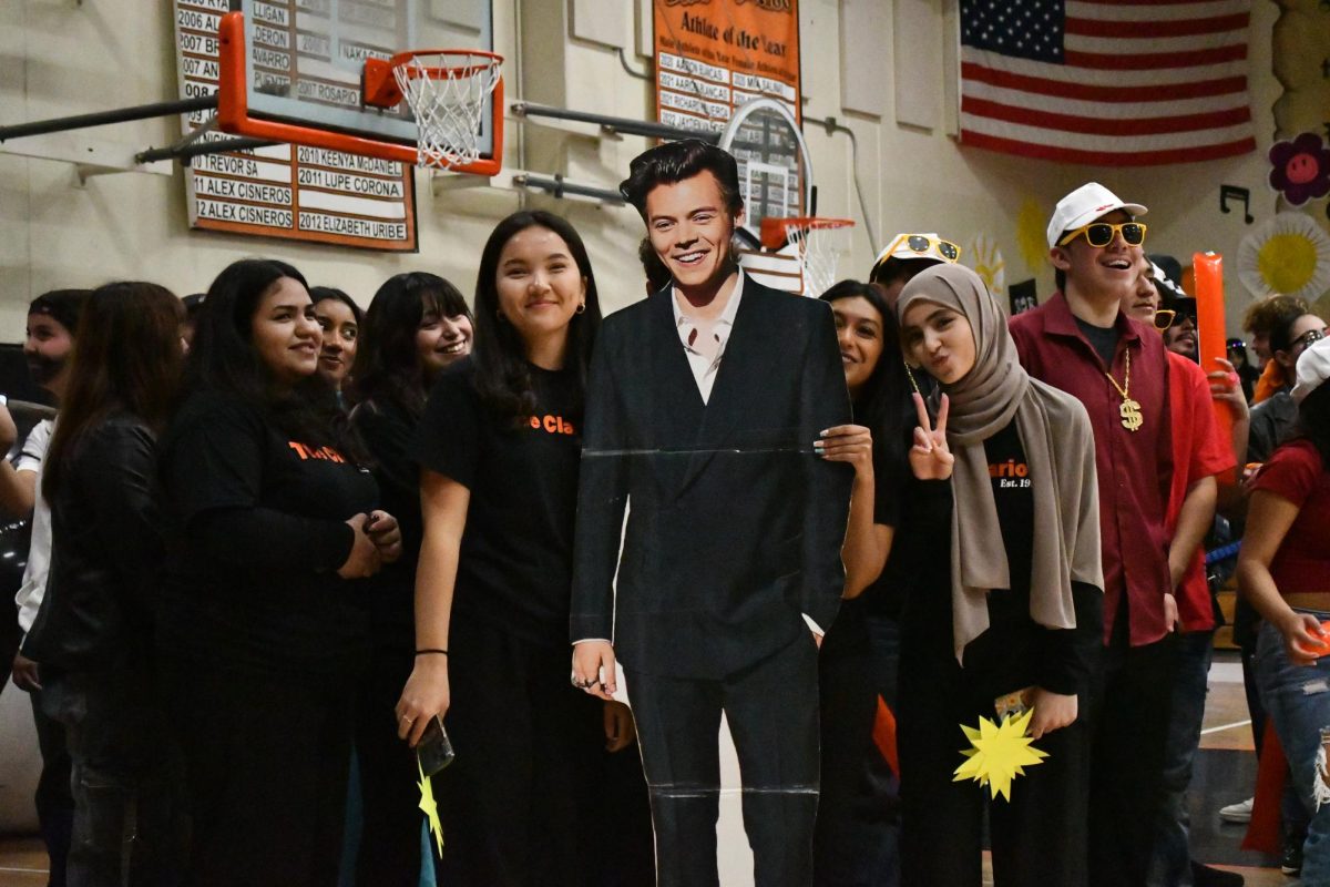 Malika with the "Clar-Bears" after their performance during "Bearchella 2025" 