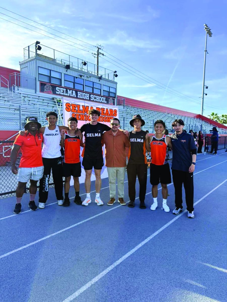 Selma's track seniors come together before their final home meet